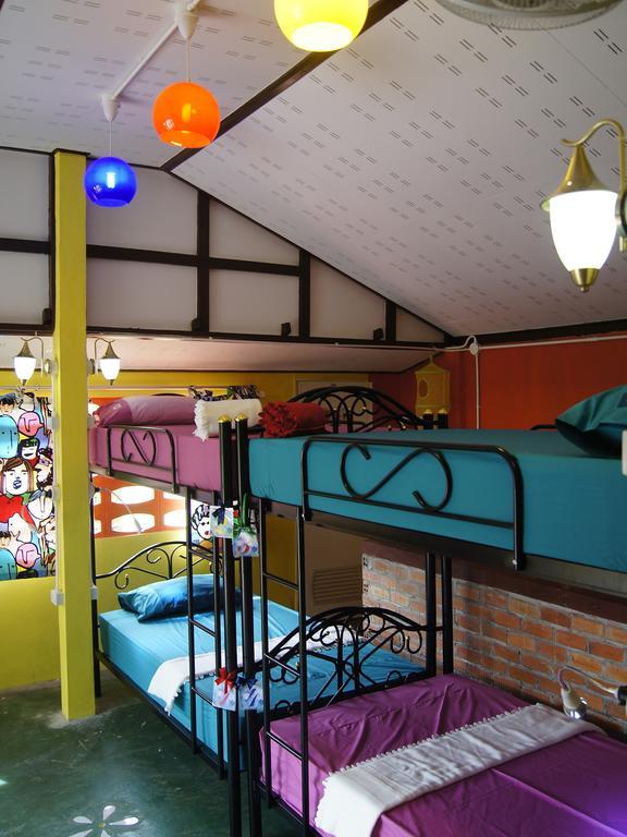 Dorm Des Fleurs Hostel Khao Lak Exterior foto