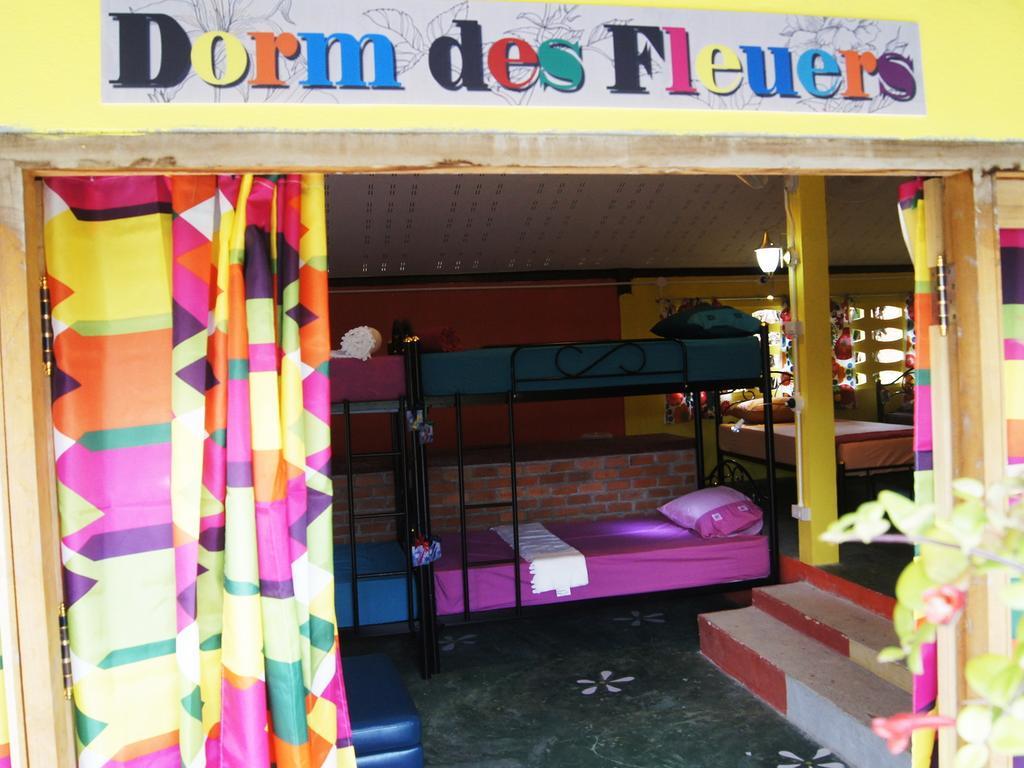Dorm Des Fleurs Hostel Khao Lak Exterior foto