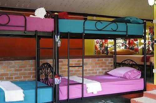 Dorm Des Fleurs Hostel Khao Lak Exterior foto